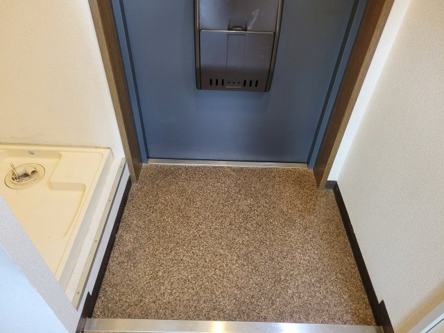 ユニバーシティ丸光の玄関