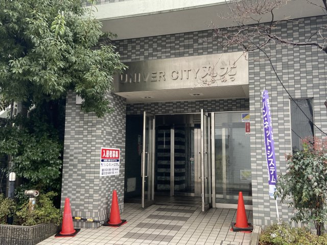 ユニバーシティ丸光のエントランス