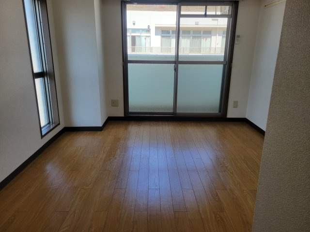 ユニバーシティ丸光の居間・リビング