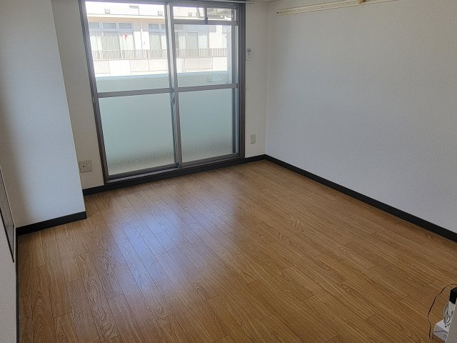 ユニバーシティ丸光の洋室