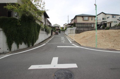 【前面道路含む現地写真】 | MIRASUMO緑区神沢12105③全3棟＜新築一戸建て仲介手数料無料＞ | 前面道路含む現地写真です
