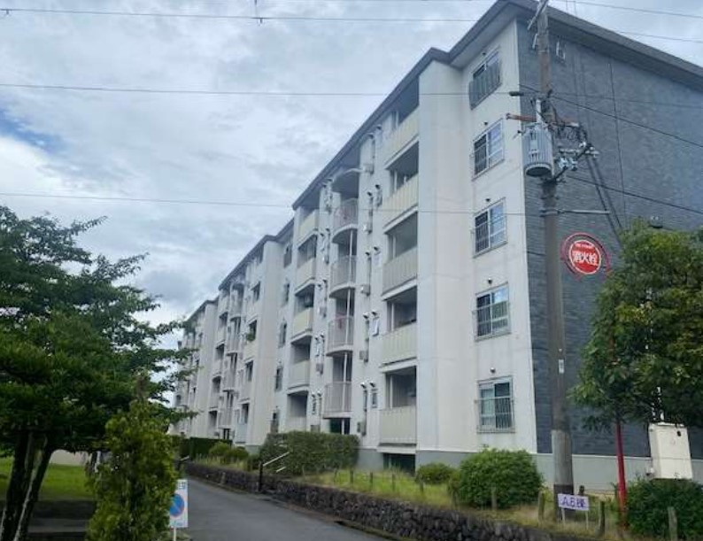 藤阪ハイツA六棟の外観|新しい生活にいかがでしょうか？外観はお住まいの顔になります。こだわりたいポイントですね。水回りリフォームやリノベーションも承ってます。
■現地見学・資金計画相談・住宅ローン相談もお問合せ受付中■