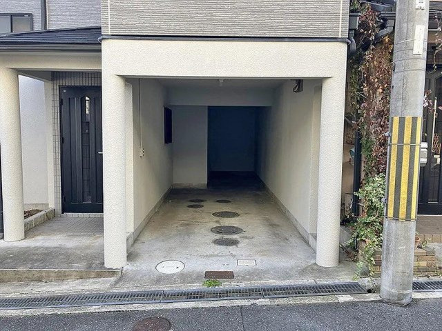 津田東町１丁目　中古一戸建ての駐車場|ビルドインガレージ■物件内覧・資金計画相談・住宅ローン相談、リフォーム相談、お問合せ受付中■
※当日・翌日のご内覧、ご相談はお電話でのお問合せがスムーズです！