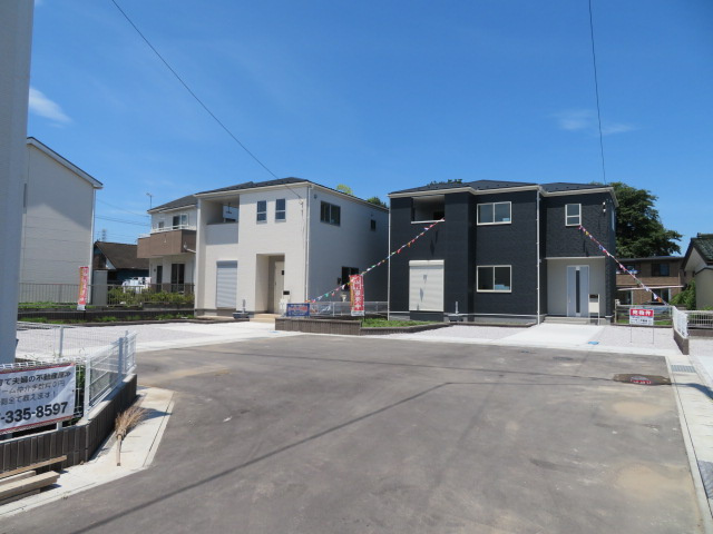 高崎市岩鼻町第３（全5棟）2号棟の前面道路含む現地写真