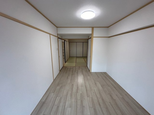 ライオンズマンション藤ヶ丘ガーデンの洋室|【7.5帖】
お掃除もラクチンなフローリングのお部屋です