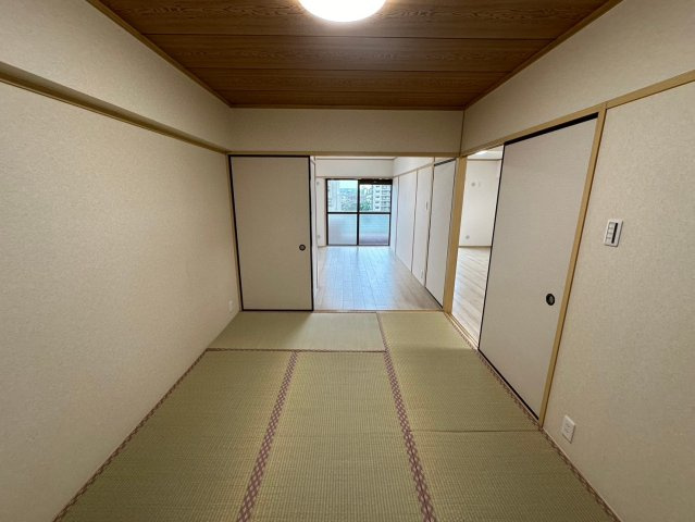 ライオンズマンション藤ヶ丘ガーデンの和室|洋室に隣接している和室。引き戸を開ければ広々としたスペースになります！