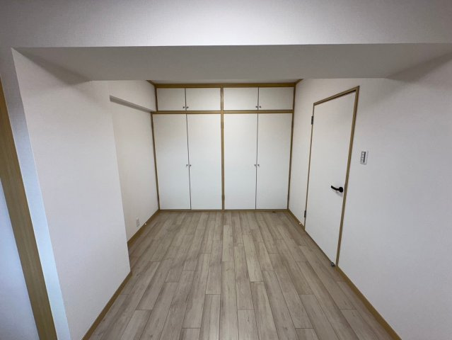 ライオンズマンション藤ヶ丘ガーデンの寝室|【6帖】
木の温もりがやさしいフローリング