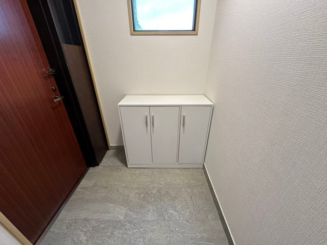 ライオンズマンション藤ヶ丘ガーデンの玄関|玄関横にシューズボックスがついているので、片付いた玄関がキープできます