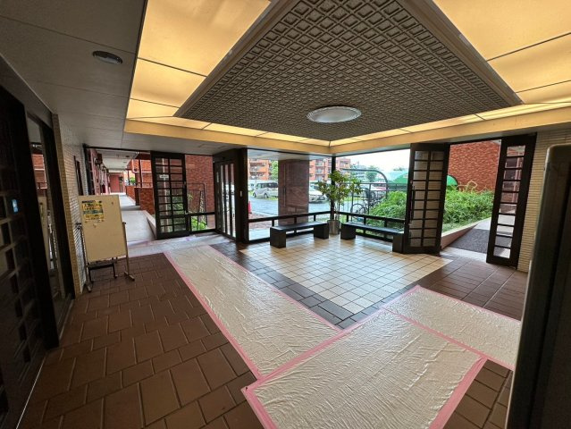 ライオンズマンション藤ヶ丘ガーデンのエントランス|広々とした空間のエントランスです
