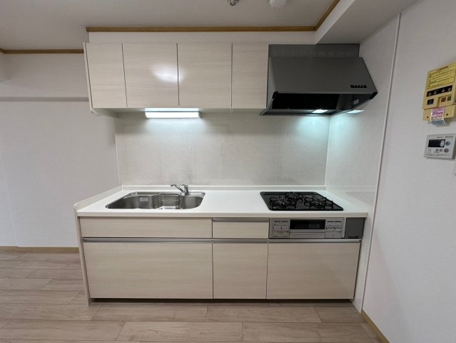 ライオンズマンション藤ヶ丘ガーデンのキッチン|大容量の収納付きシステムキッチン