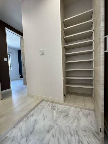 和泉市伯太町２丁目のハイツの玄関