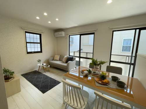 和泉市伯太町２丁目のハイツの居間・リビング