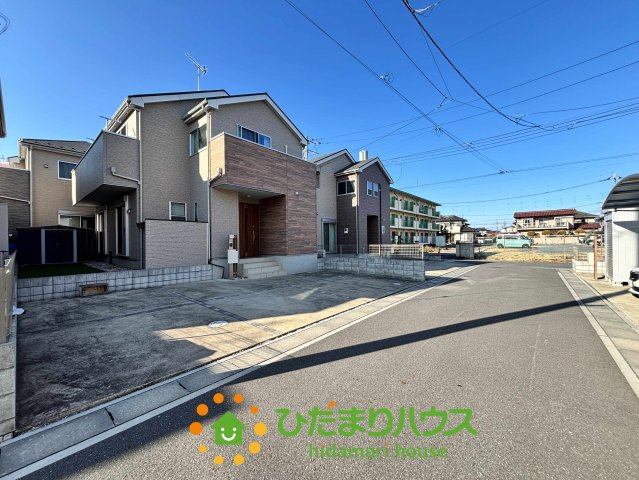 加須市南篠崎2丁目　中古一戸建て　の前面道路含む現地写真