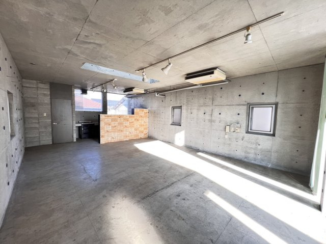 東境町　貸テナントの内装