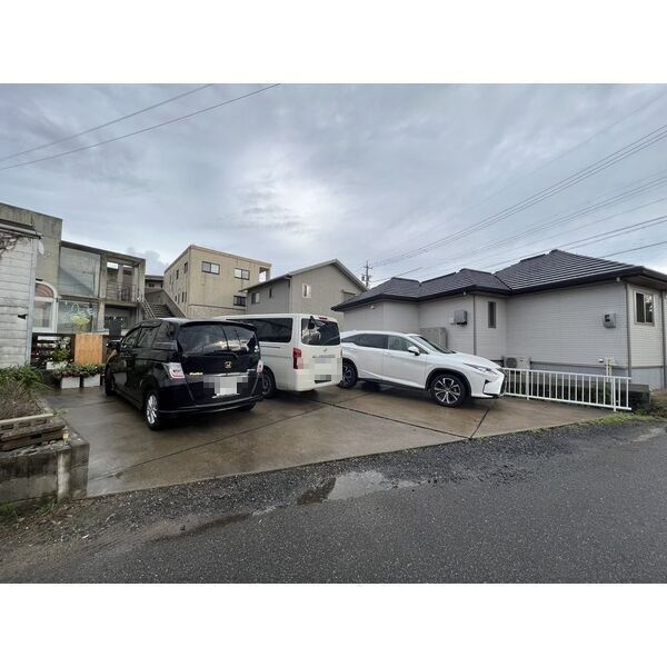 東境町　貸テナントの駐車場