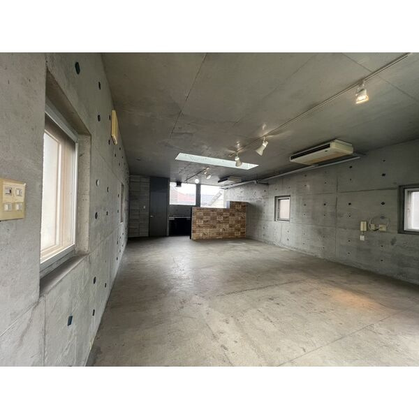 東境町　貸テナントの内装