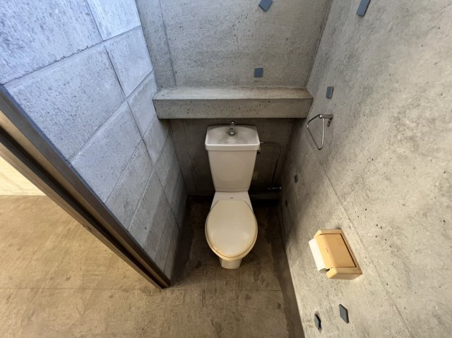 東境町　貸テナントのトイレ