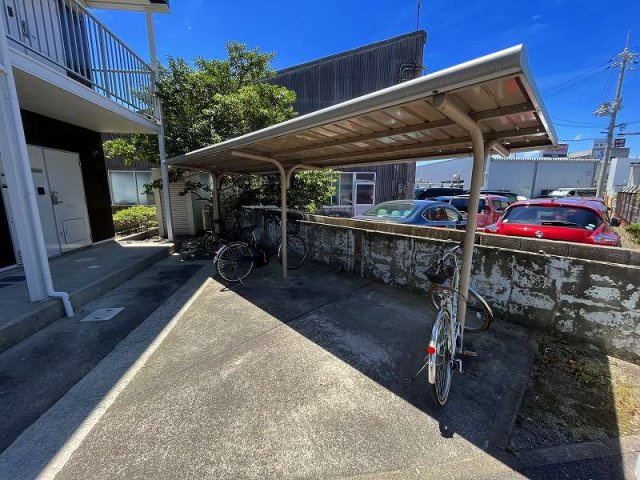 レオパレスエスト長府のその他|自転車置き場