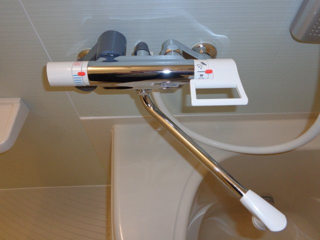 クローバーツインズの浴室|サーモ付水栓