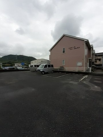 ソジャ－ナ・イン・クレストの駐車場