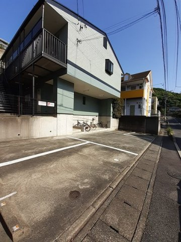 カーサ・ソレアードⅡ番館の駐車場