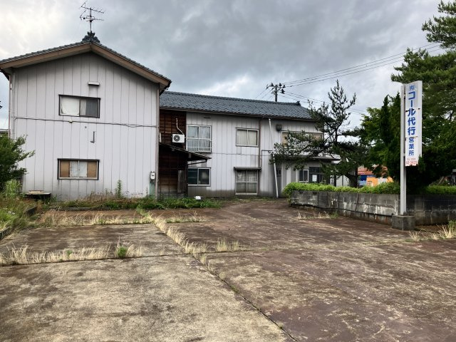 新潟県見附市熱田町313-1他10筆　土地建物（未登記物件有）※商談中の駐車場|駐車場の用意があります