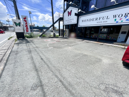 みなとビルの駐車場