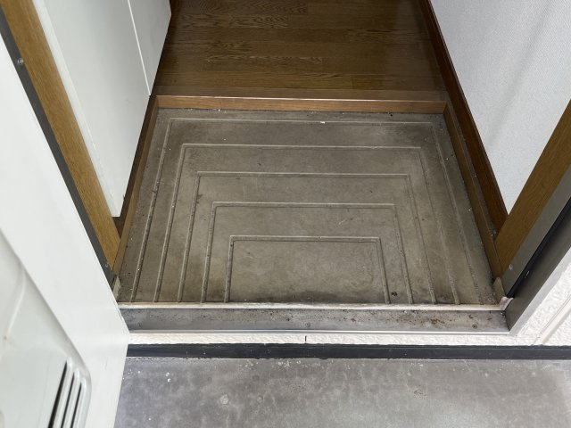 フラッツ東今宿Wの玄関