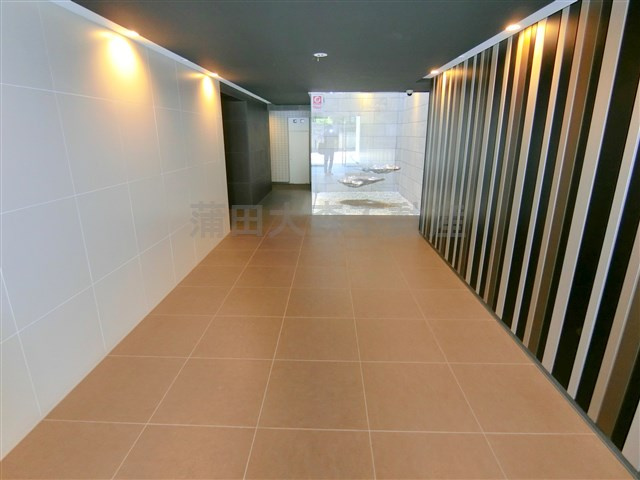 AXAS(アクサス南蒲田AsylCourtのエントランス|防犯カメラTVモニター付オートロック宅配BOXメールBOX管理人室　エントランス