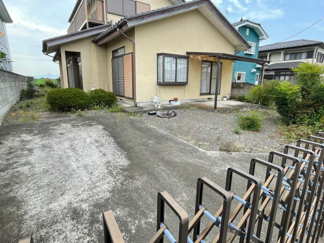 藤岡市白石　中古750の駐車場