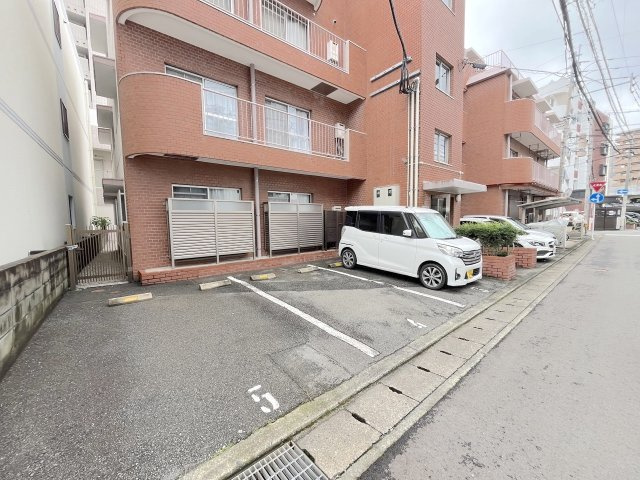 ジョイ高宮の駐車場
