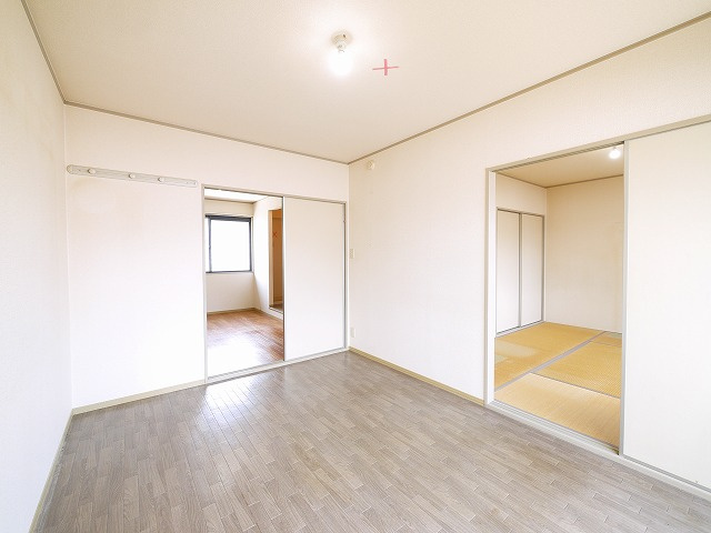 ベルメゾンの洋室|落ち着いた色調の洋室です