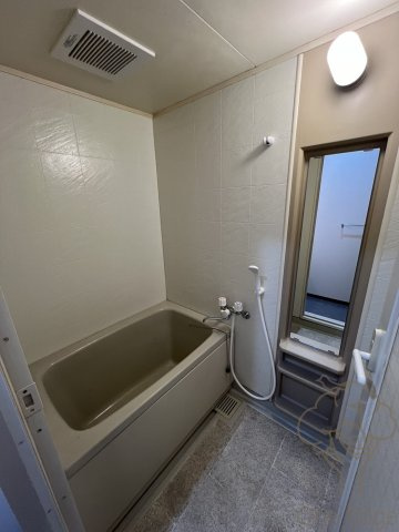 ライフ北梅田の浴室