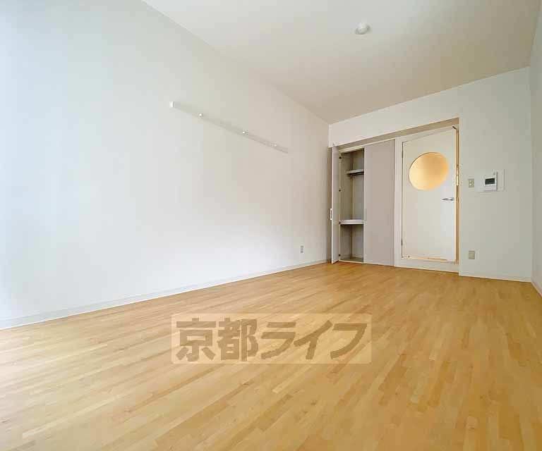 御所南１００の居間・リビング|使いやすい室内です