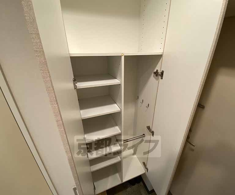 御所南１００の収納|大きなスペースがあり、収納には困りません
