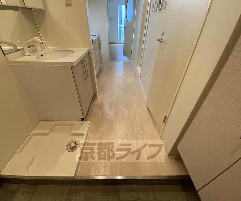 御所南１００の玄関