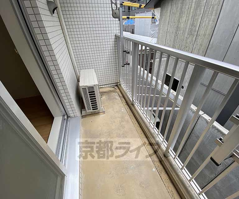 御所南１００のバルコニー