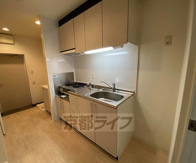 御所南１００のキッチン|広めのキッチン