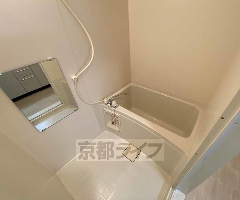 御所南１００の浴室|落ち着いた空間のお風呂です