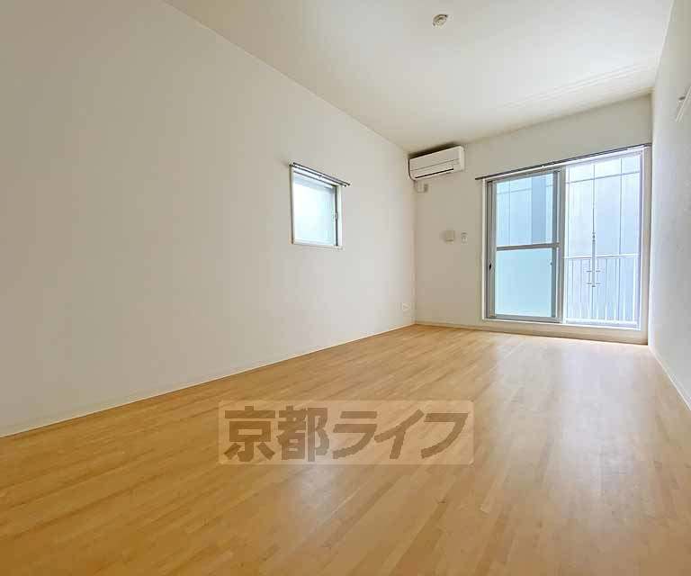 御所南１００の居間・リビング|約10帖広めのお部屋