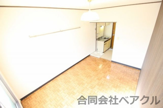 【居間・リビング】 | 佐々木マンション | アクセントクロス:ブルー