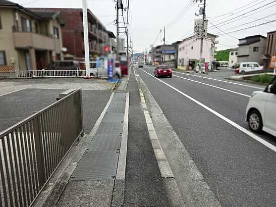 【前面道路含む現地写真】