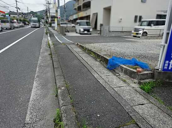【前面道路含む現地写真】