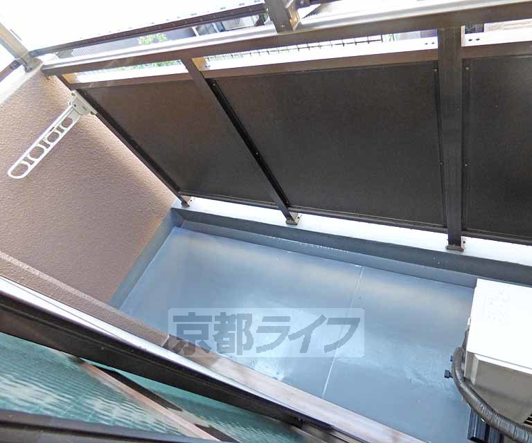 西陣の中のバルコニー