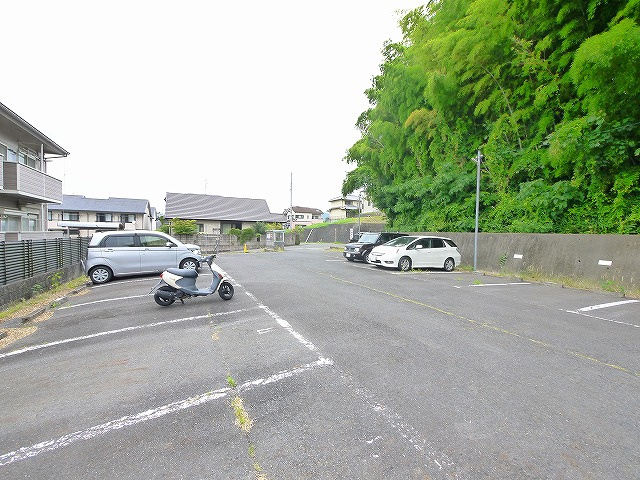 FUJIYAMAハイツⅠの駐車場|駐車場完備です
