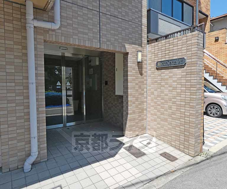 ノースカナル紫明のエントランス