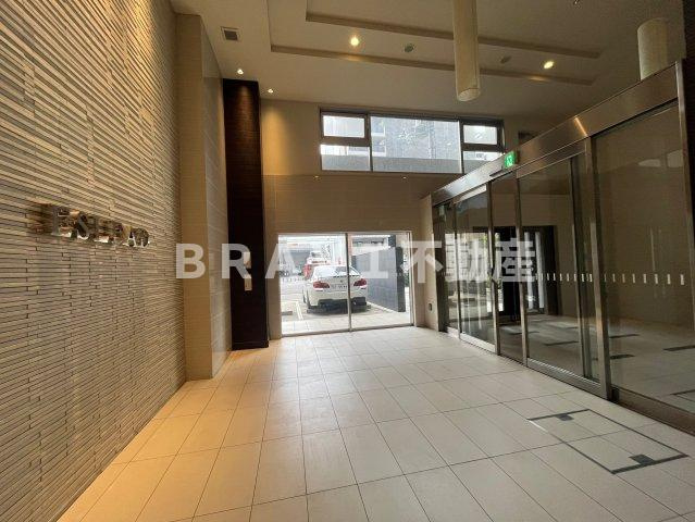 エスリード心斎橋EASTのロビー|建物の内部です