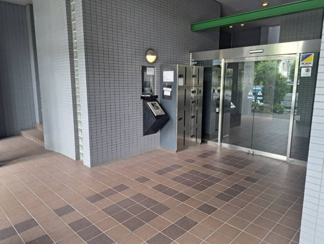 グランドメゾン白山のエントランス