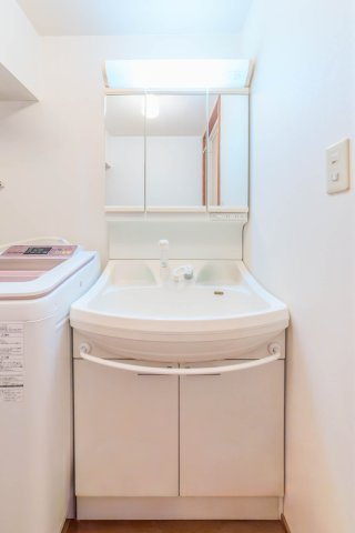 【独立洗面台】 | テラスハウスヴィップ東長崎 | 三面鏡付き洗面化粧台