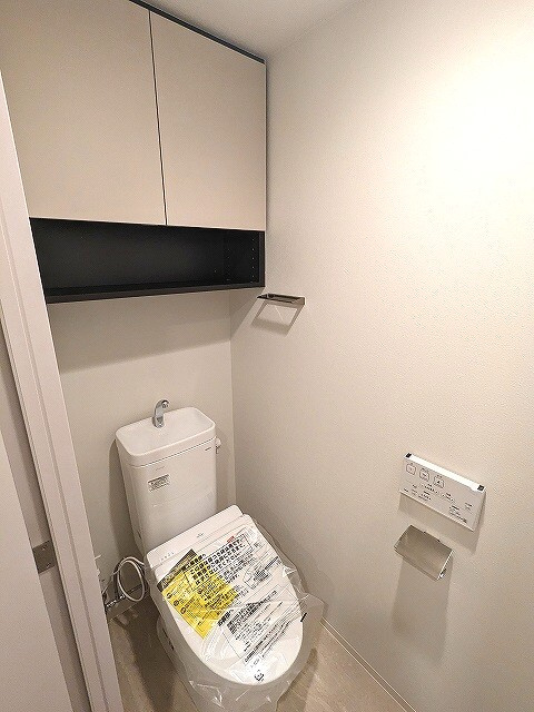 JMFレジデンス蔵前鳥越のトイレ|洗面室と独立した温水洗浄便座